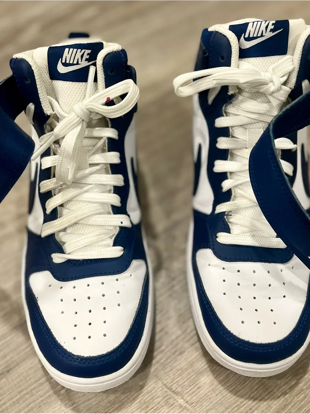 Nike court borough mid 2 sneakers size 5.5 youth